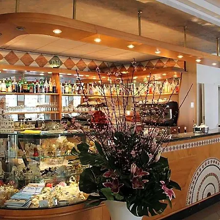 Demy Hotel 3*