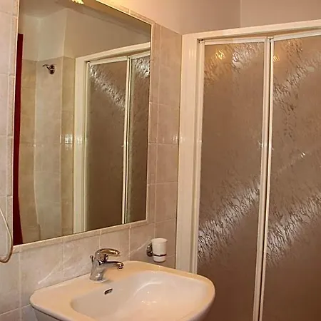 Demy Hotel 3*